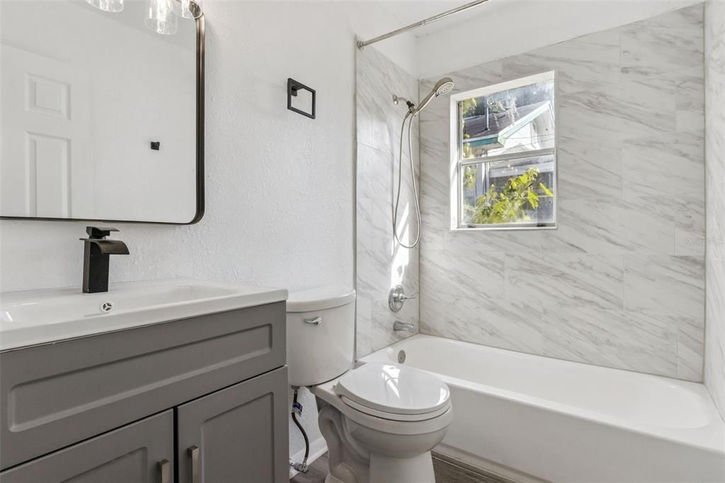 出租: $2,100 (4 贝兹, 3 浴室, 1600 平方英尺)