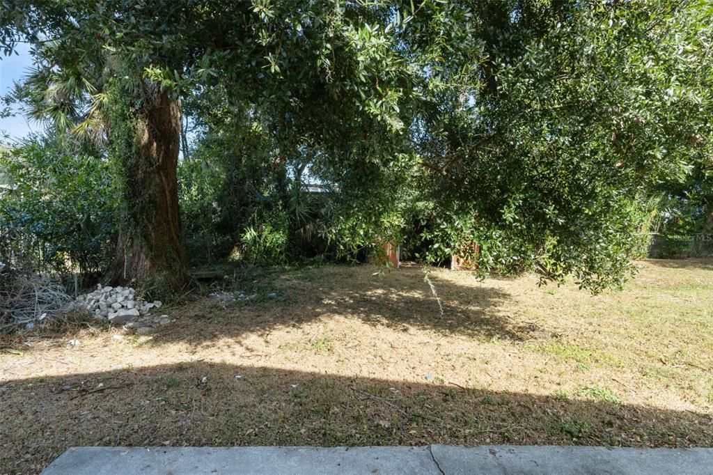 出租: $2,100 (4 贝兹, 3 浴室, 1600 平方英尺)