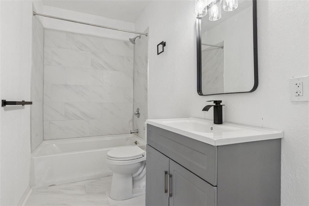 出租: $2,100 (4 贝兹, 3 浴室, 1600 平方英尺)