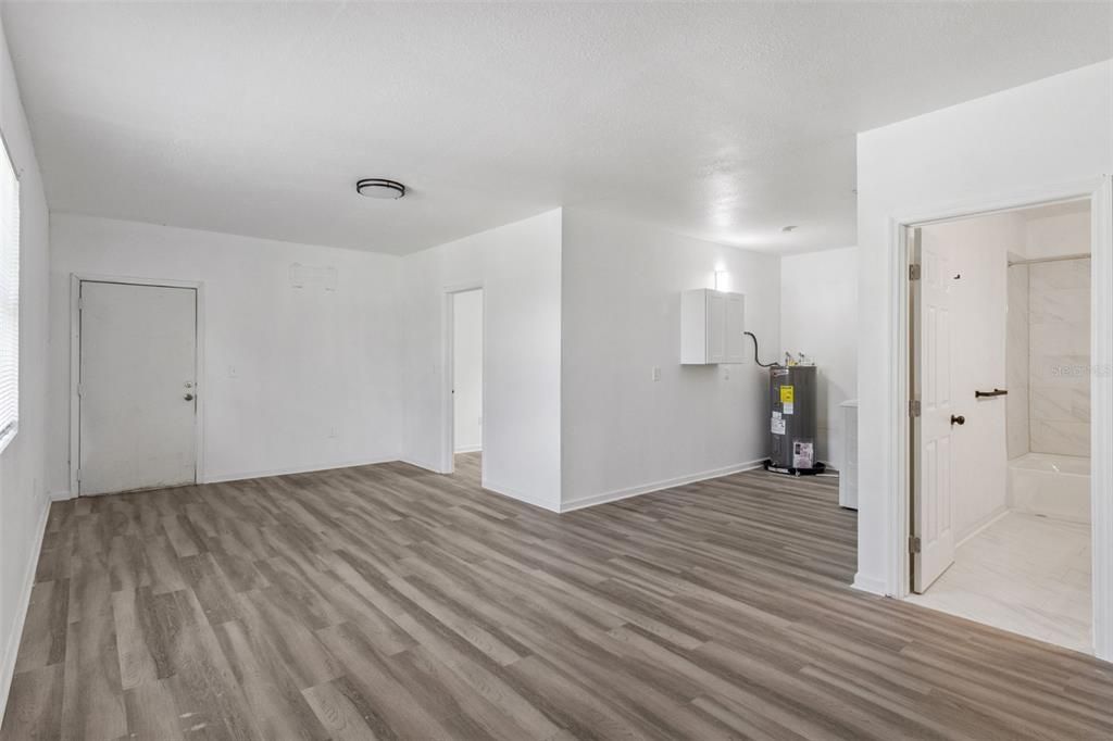 出租: $2,100 (4 贝兹, 3 浴室, 1600 平方英尺)