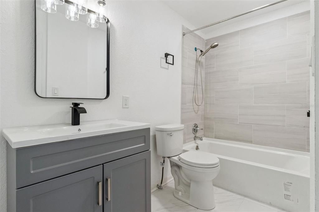 出租: $2,100 (4 贝兹, 3 浴室, 1600 平方英尺)