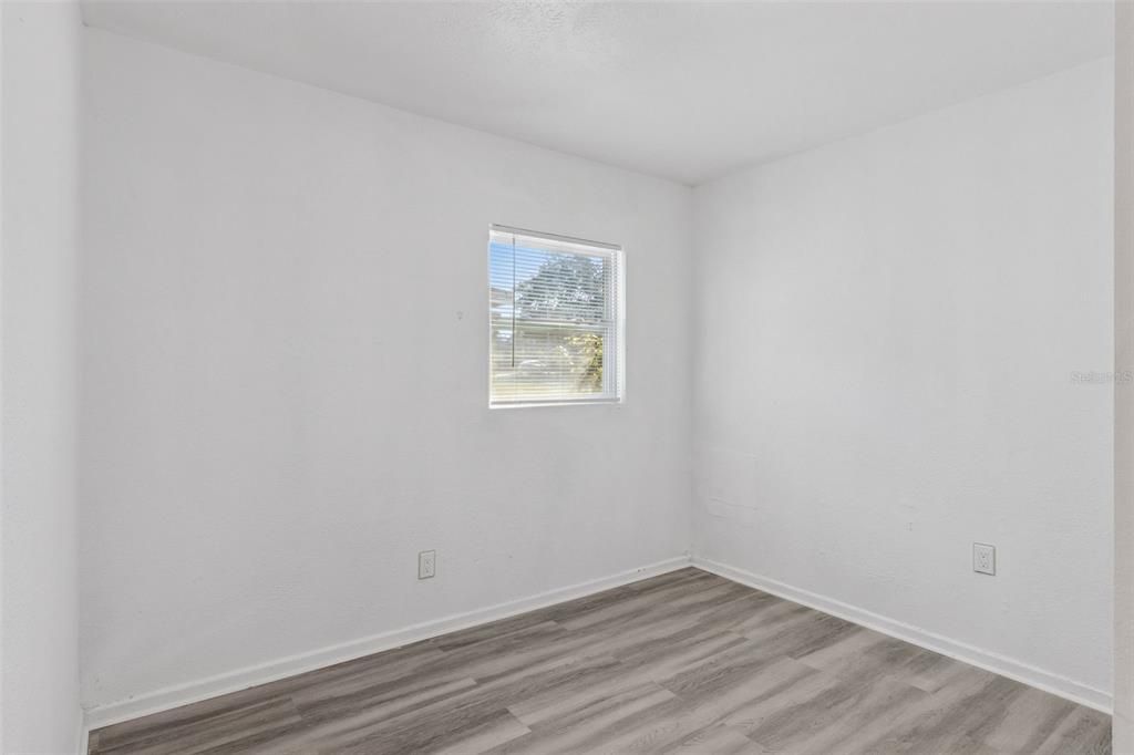 出租: $2,100 (4 贝兹, 3 浴室, 1600 平方英尺)