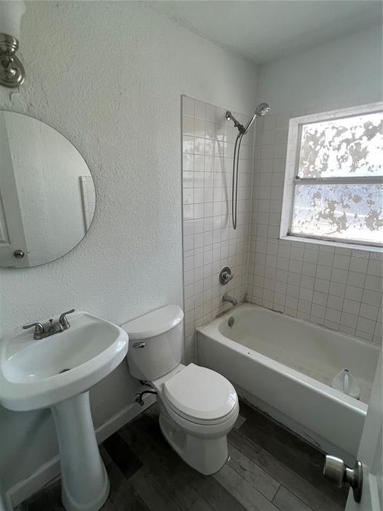 For Rent: $1,700 (2 beds, 1 baths, 700 Square Feet)