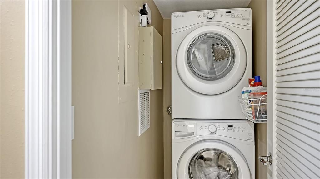 待售: $1,599,000 (2 贝兹, 2 浴室, 1602 平方英尺)