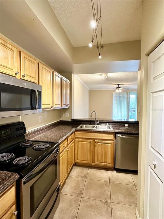 For Rent: $1,850 (2 beds, 2 baths, 1246 Square Feet)