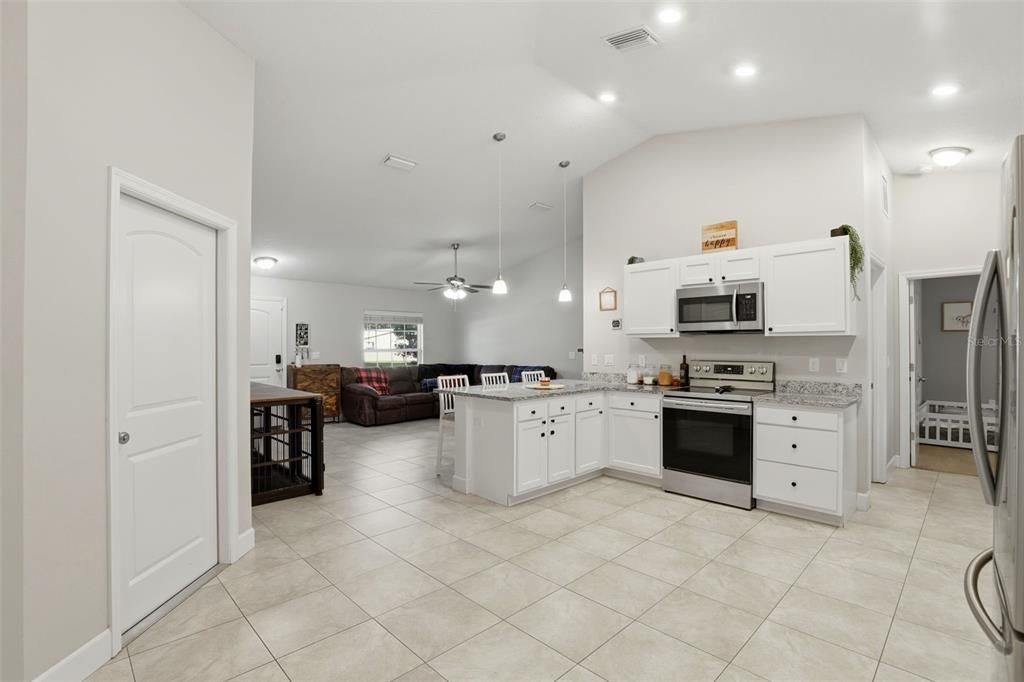 На продажу: $339,000 (3 спален, 2 ванн, 1324 Квадратных фут)