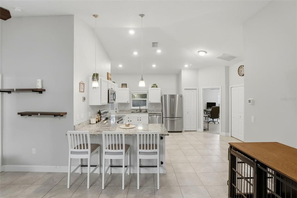 На продажу: $339,000 (3 спален, 2 ванн, 1324 Квадратных фут)