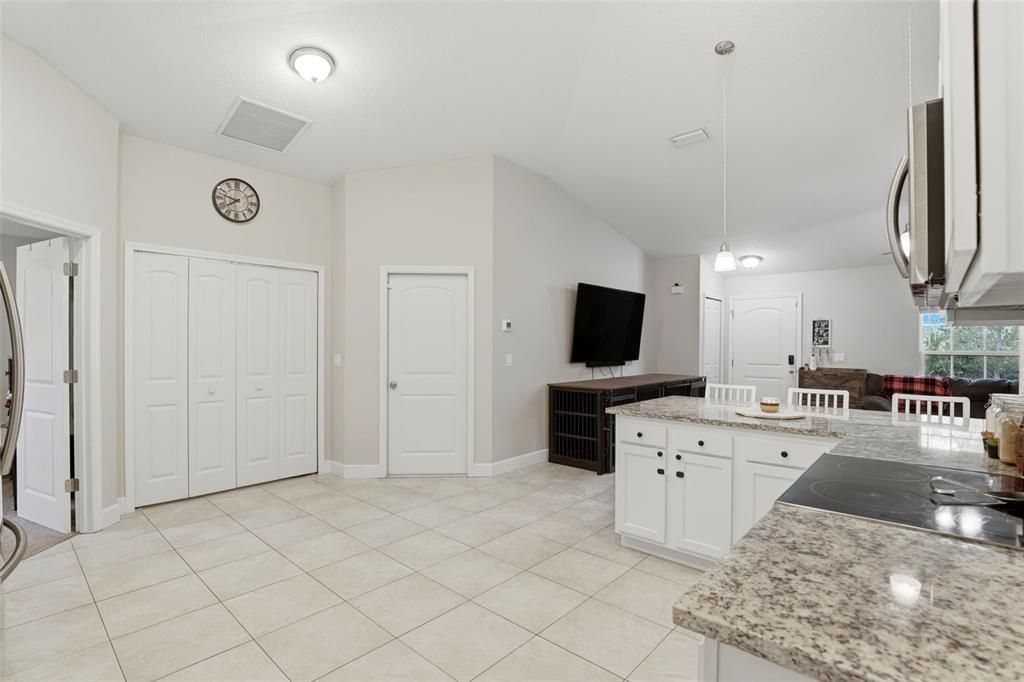 На продажу: $339,000 (3 спален, 2 ванн, 1324 Квадратных фут)