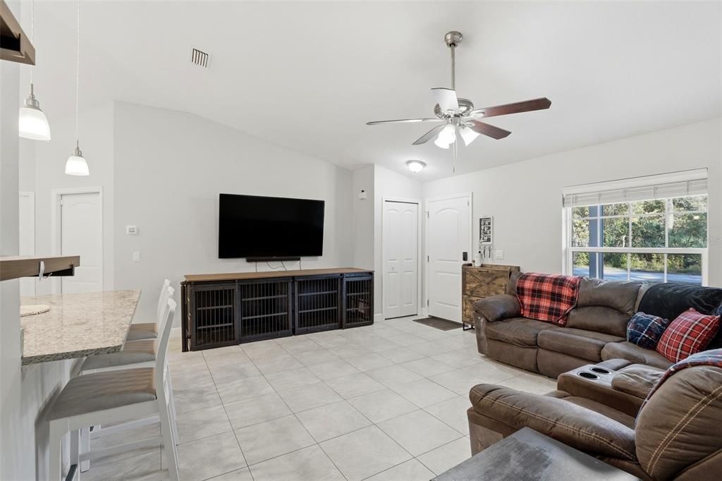 На продажу: $339,000 (3 спален, 2 ванн, 1324 Квадратных фут)