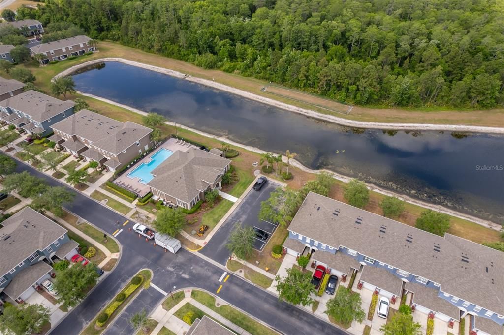 合同活跃: $1,600 (2 贝兹, 2 浴室, 987 平方英尺)