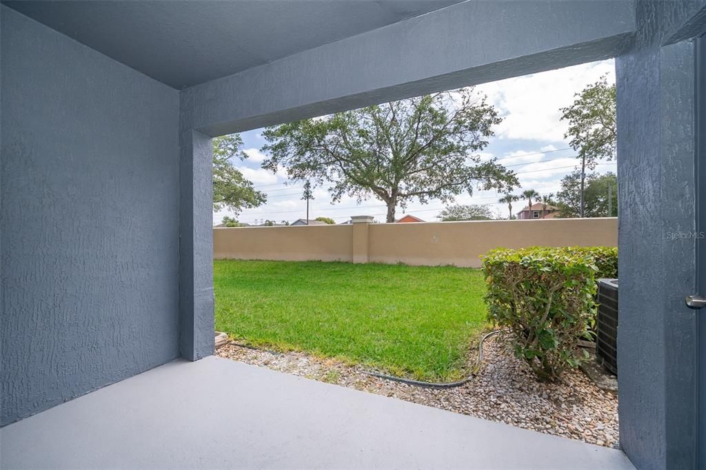 合同活跃: $1,600 (2 贝兹, 2 浴室, 987 平方英尺)