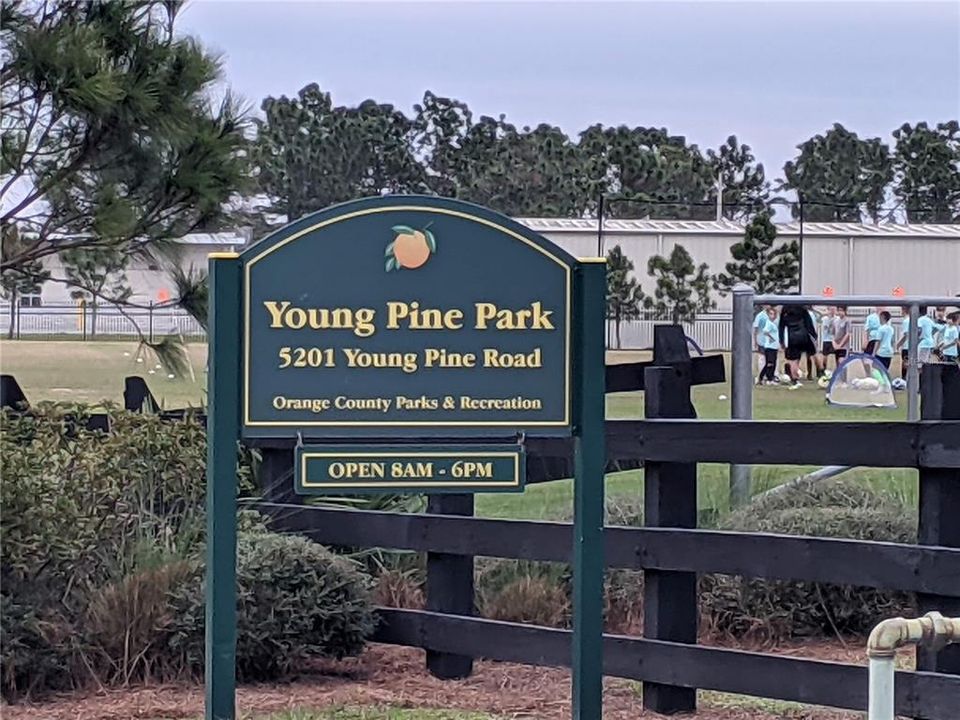 合同活跃: $1,600 (2 贝兹, 2 浴室, 987 平方英尺)