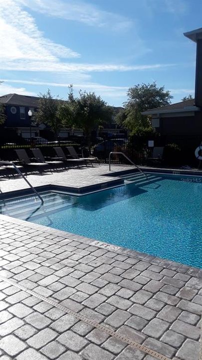 合同活跃: $1,600 (2 贝兹, 2 浴室, 987 平方英尺)