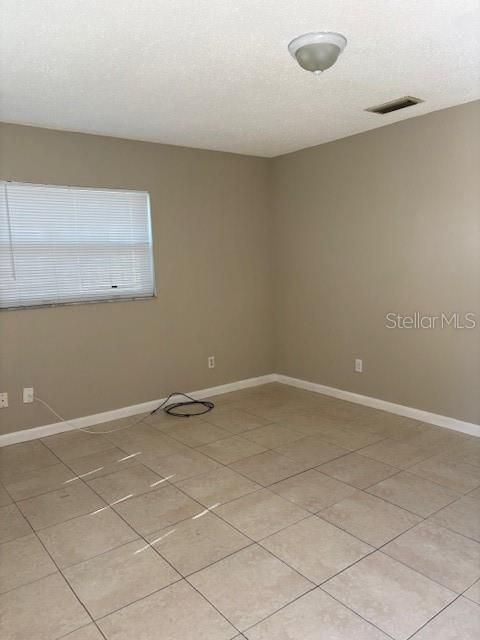 出租: $1,030 (1 贝兹, 1 浴室, 745 平方英尺)