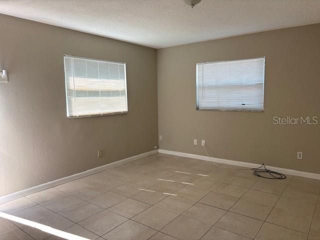 出租: $1,030 (1 贝兹, 1 浴室, 745 平方英尺)