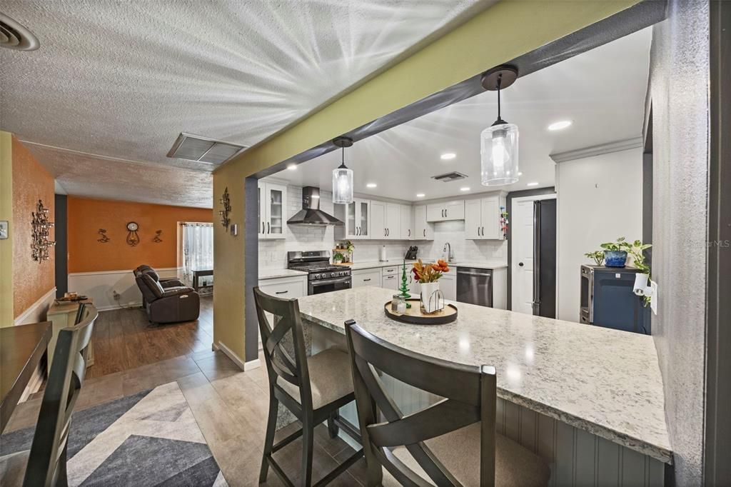 Activo con contrato: $359,000 (3 camas, 2 baños, 1749 Pies cuadrados)