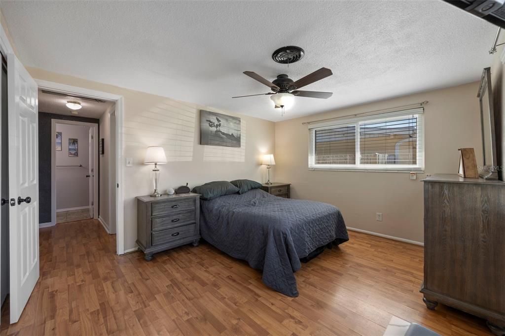 Activo con contrato: $359,000 (3 camas, 2 baños, 1749 Pies cuadrados)