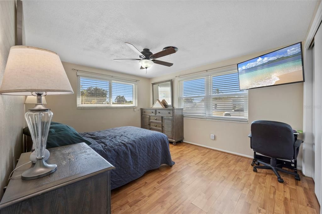 Activo con contrato: $359,000 (3 camas, 2 baños, 1749 Pies cuadrados)