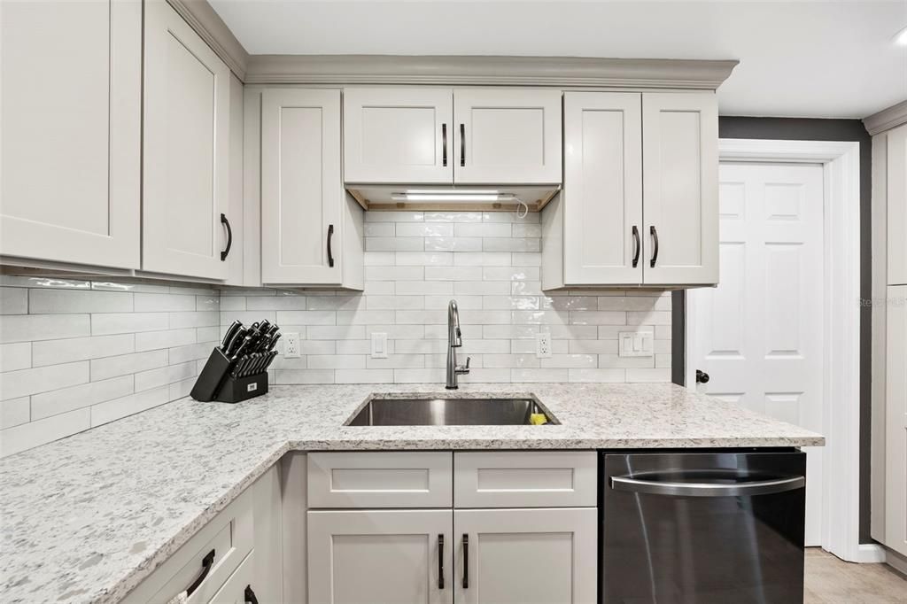 Activo con contrato: $359,000 (3 camas, 2 baños, 1749 Pies cuadrados)