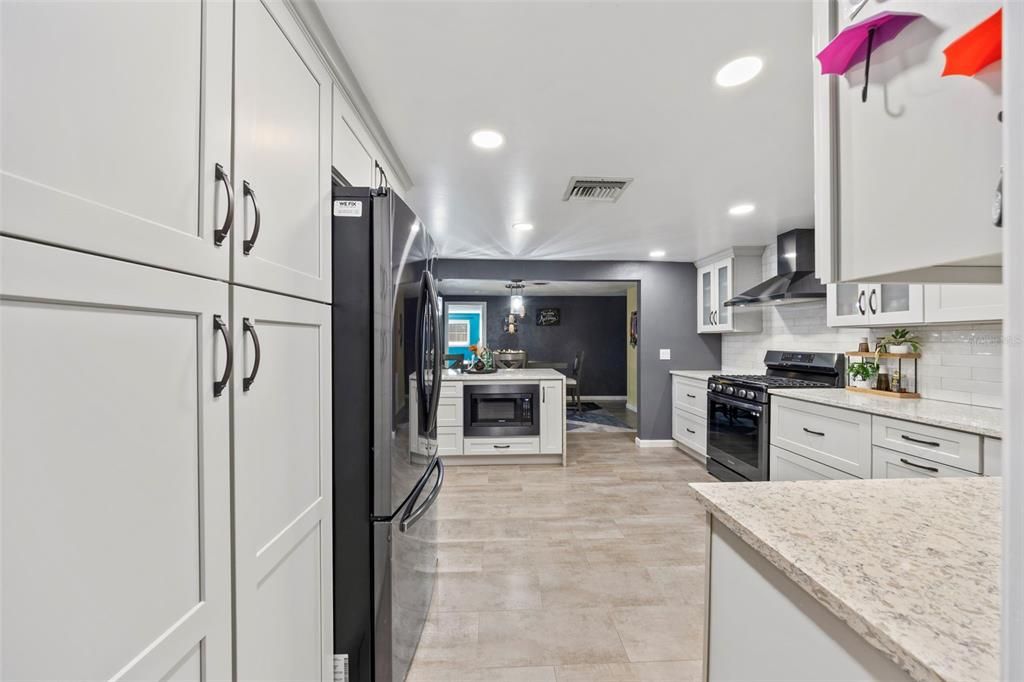 Activo con contrato: $359,000 (3 camas, 2 baños, 1749 Pies cuadrados)