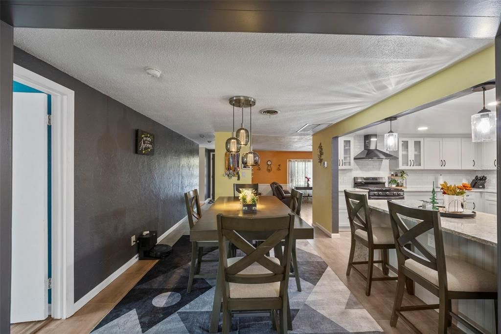 Activo con contrato: $359,000 (3 camas, 2 baños, 1749 Pies cuadrados)