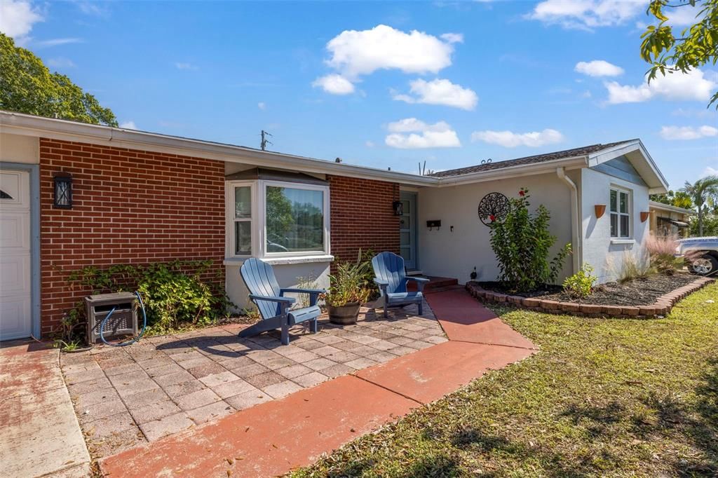 Activo con contrato: $359,000 (3 camas, 2 baños, 1749 Pies cuadrados)