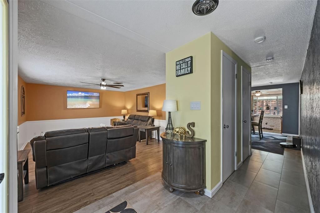 Activo con contrato: $359,000 (3 camas, 2 baños, 1749 Pies cuadrados)