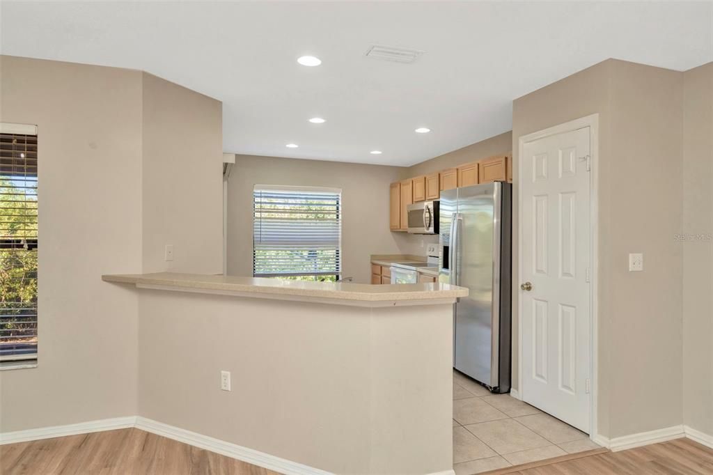 Под контрактом: $231,000 (3 спален, 2 ванн, 1473 Квадратных фут)