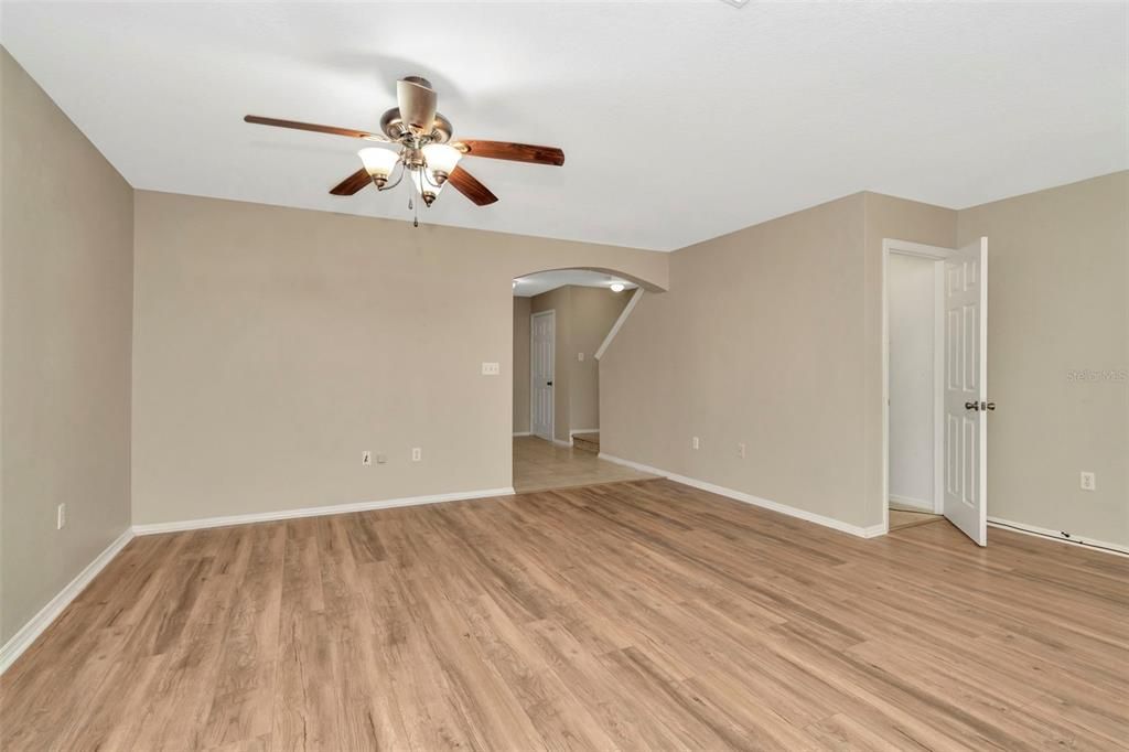 Под контрактом: $231,000 (3 спален, 2 ванн, 1473 Квадратных фут)