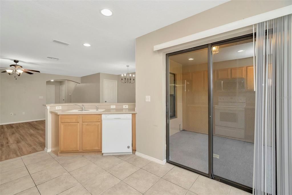 Под контрактом: $231,000 (3 спален, 2 ванн, 1473 Квадратных фут)