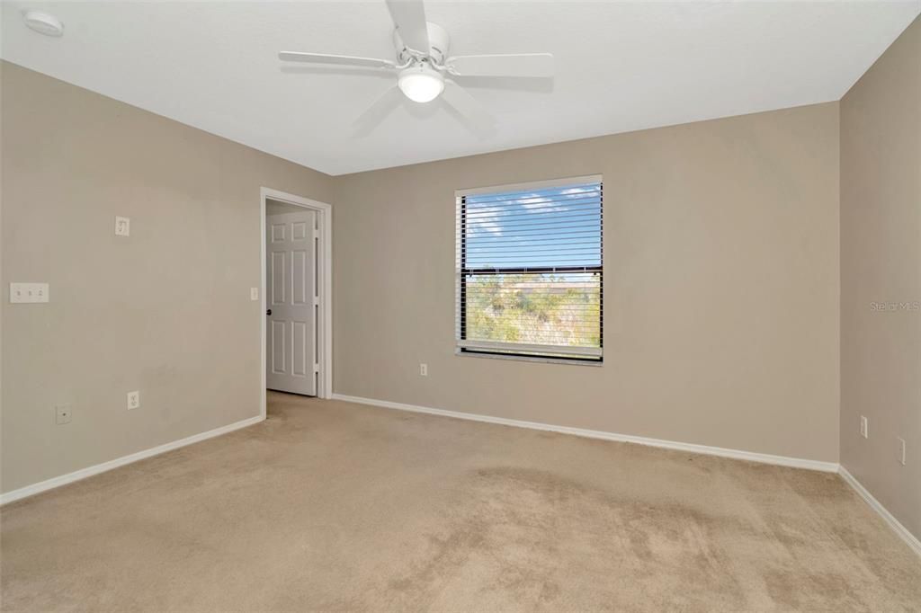 Под контрактом: $231,000 (3 спален, 2 ванн, 1473 Квадратных фут)