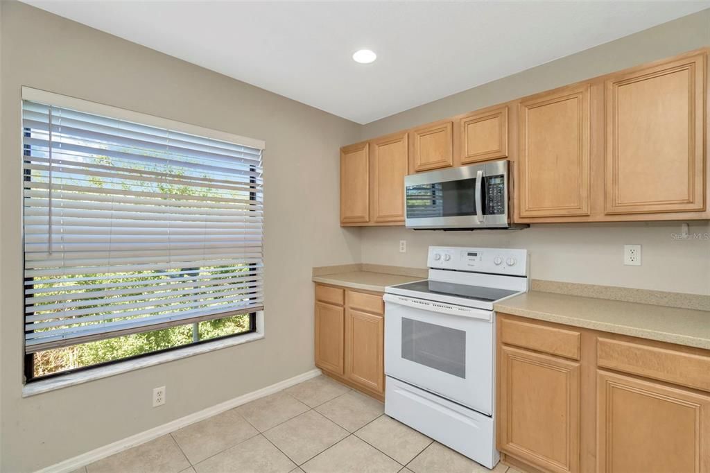 Под контрактом: $231,000 (3 спален, 2 ванн, 1473 Квадратных фут)