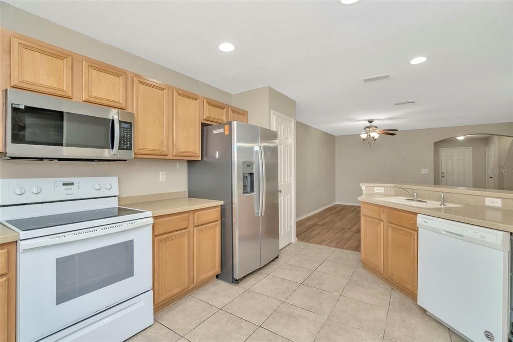 Под контрактом: $231,000 (3 спален, 2 ванн, 1473 Квадратных фут)