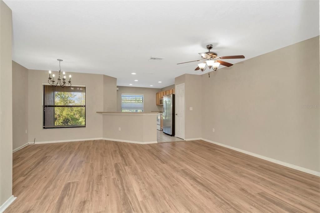 Под контрактом: $231,000 (3 спален, 2 ванн, 1473 Квадратных фут)