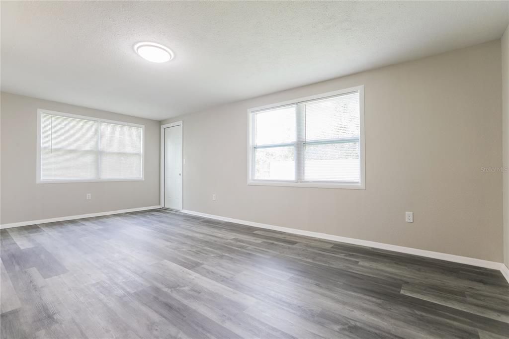 For Rent: $2,390 (3 beds, 1 baths, 1386 Square Feet)