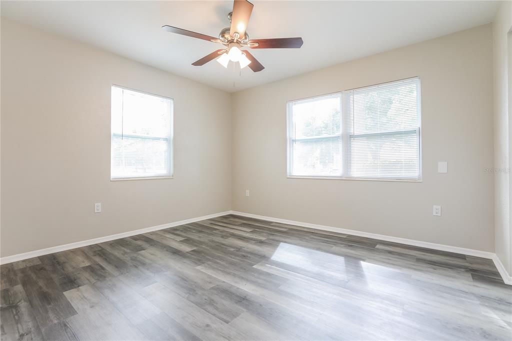 For Rent: $2,390 (3 beds, 1 baths, 1386 Square Feet)