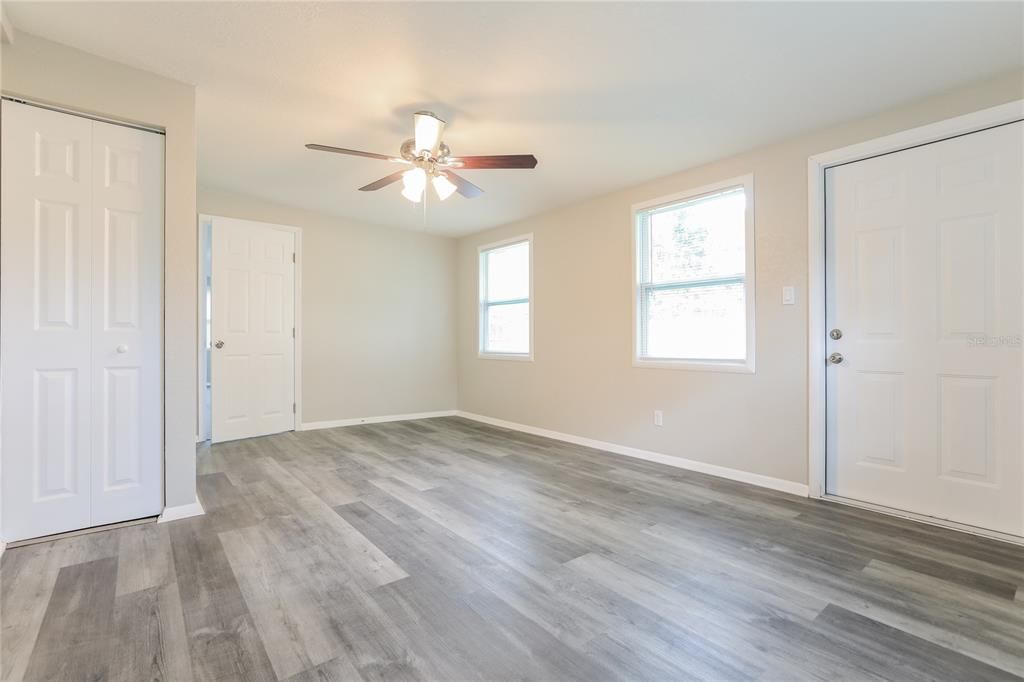 For Rent: $2,390 (3 beds, 1 baths, 1386 Square Feet)