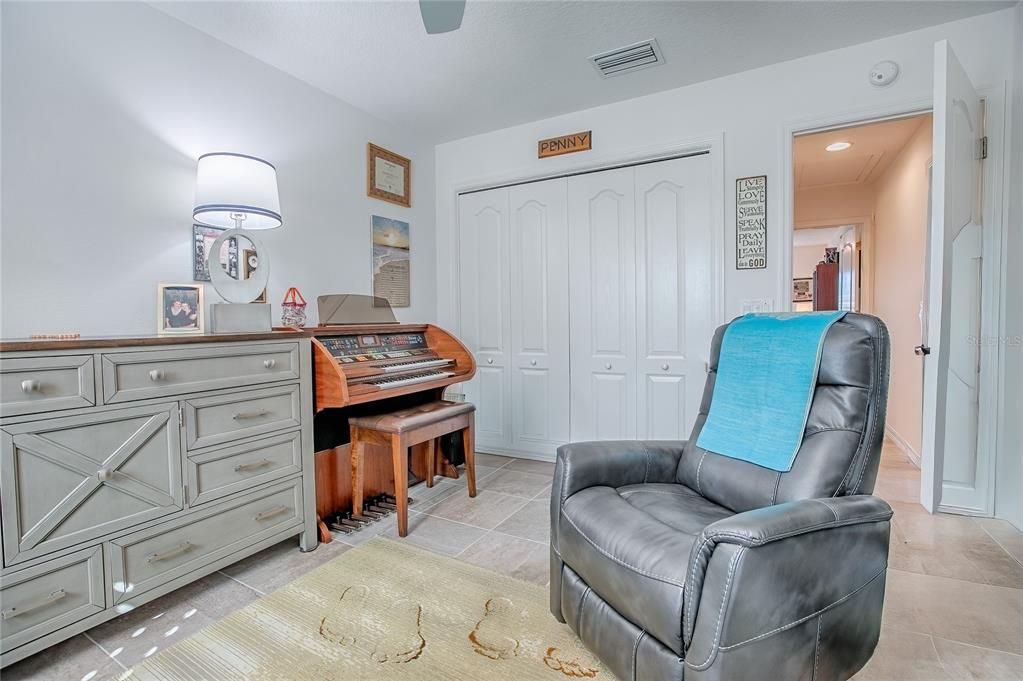 На продажу: $399,999 (3 спален, 2 ванн, 1611 Квадратных фут)