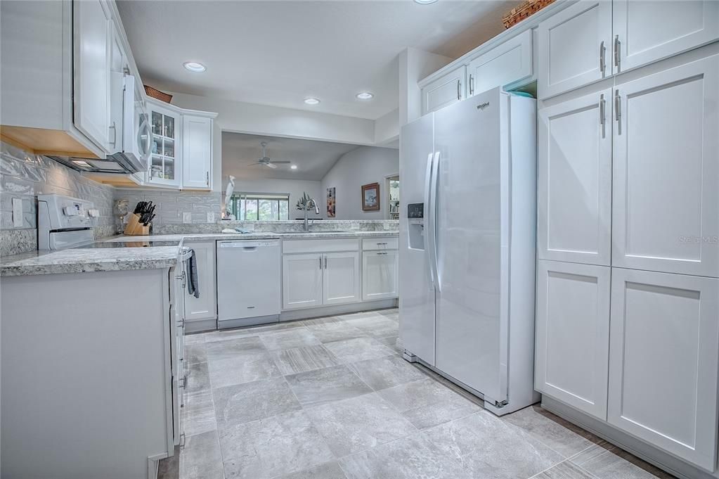 На продажу: $399,999 (3 спален, 2 ванн, 1611 Квадратных фут)