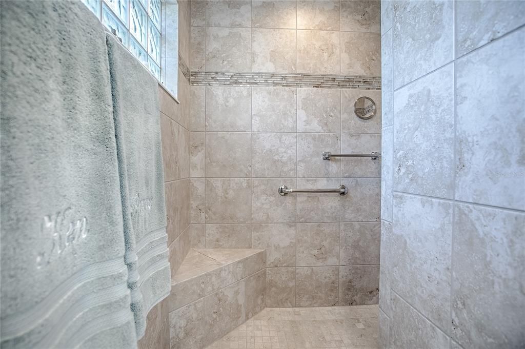 На продажу: $399,999 (3 спален, 2 ванн, 1611 Квадратных фут)