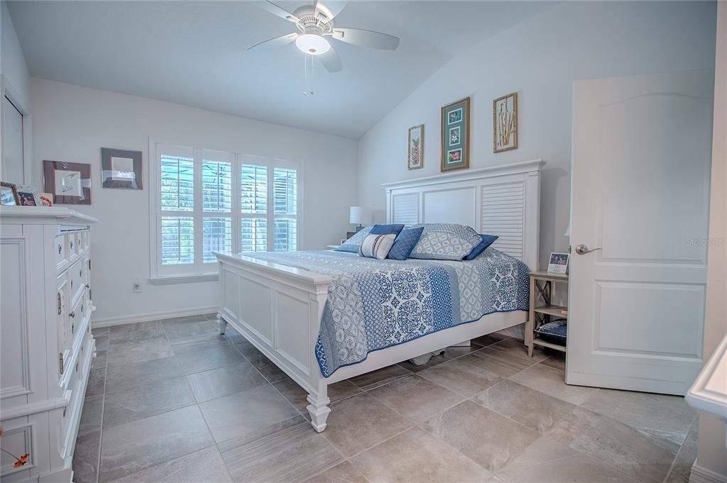 На продажу: $399,999 (3 спален, 2 ванн, 1611 Квадратных фут)