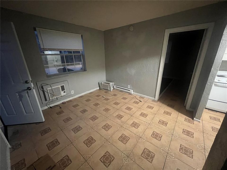 For Rent: $1,275 (1 beds, 1 baths, 500 Square Feet)