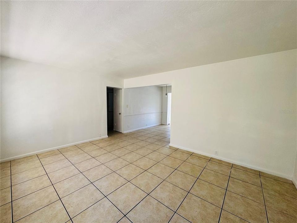 Activo con contrato: $279,000 (3 camas, 2 baños, 1161 Pies cuadrados)