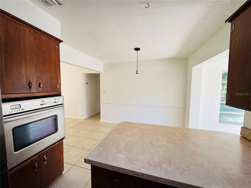 Activo con contrato: $279,000 (3 camas, 2 baños, 1161 Pies cuadrados)