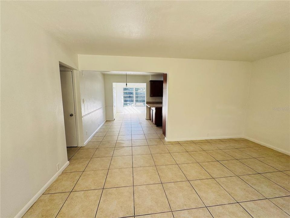 Activo con contrato: $279,000 (3 camas, 2 baños, 1161 Pies cuadrados)