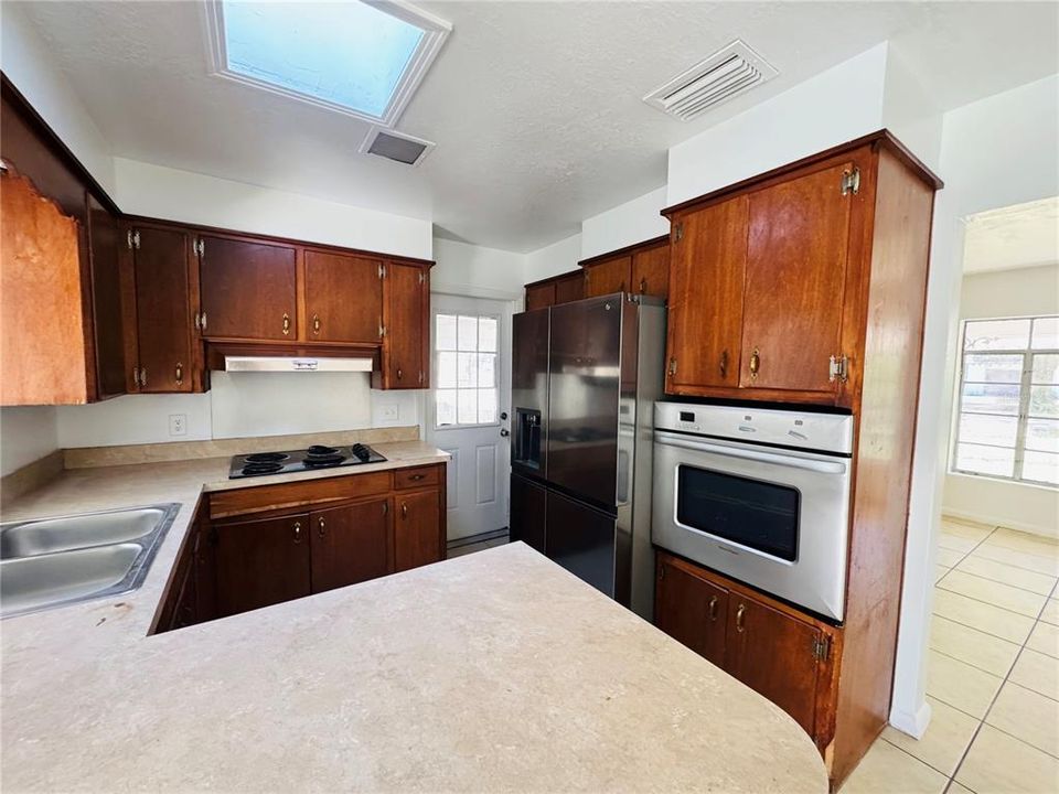 Activo con contrato: $279,000 (3 camas, 2 baños, 1161 Pies cuadrados)