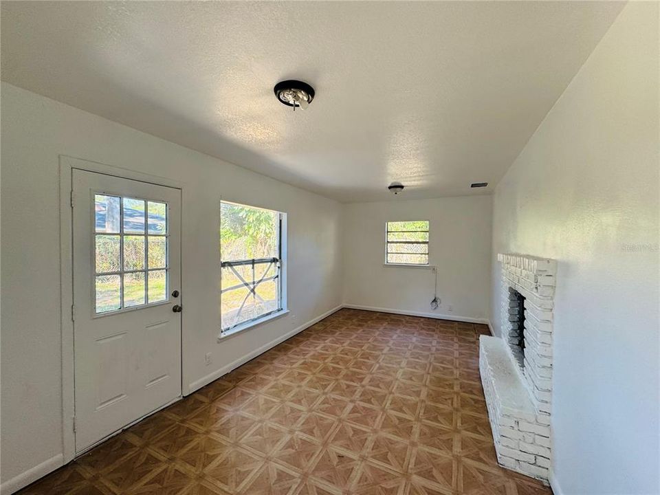 Activo con contrato: $279,000 (3 camas, 2 baños, 1161 Pies cuadrados)