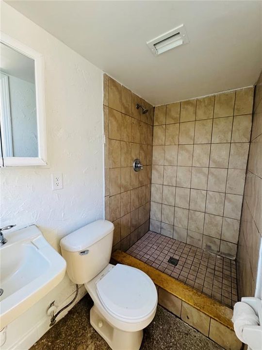 Activo con contrato: $279,000 (3 camas, 2 baños, 1161 Pies cuadrados)