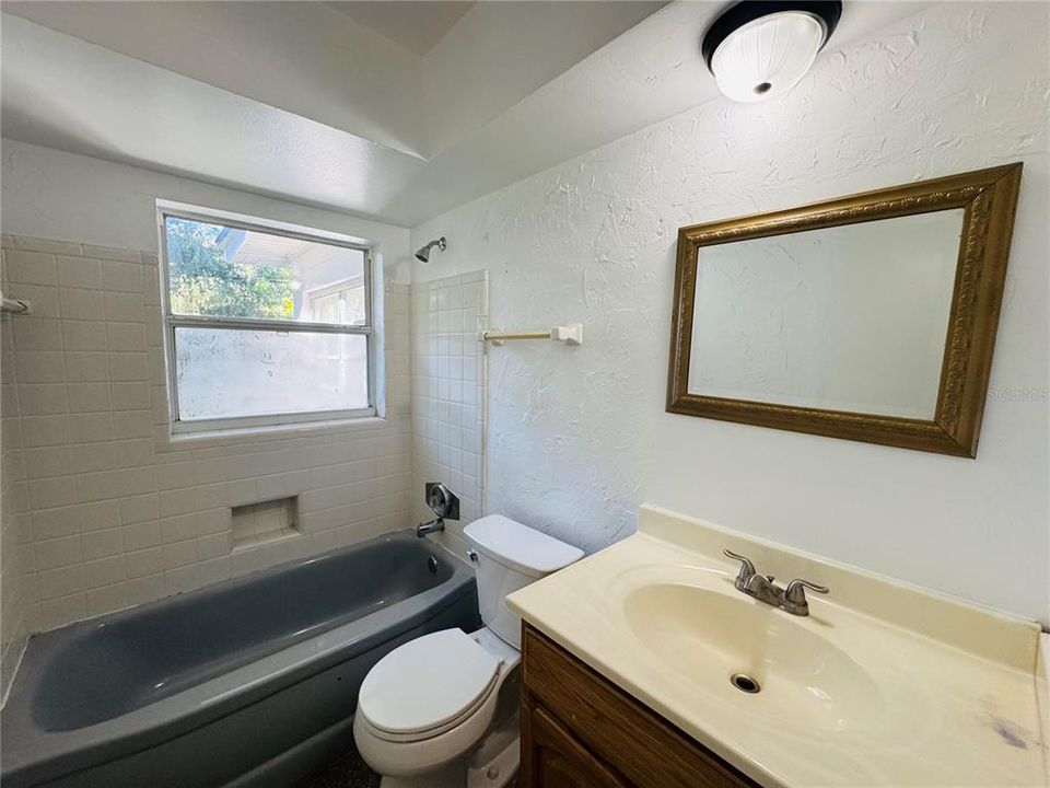 Activo con contrato: $279,000 (3 camas, 2 baños, 1161 Pies cuadrados)