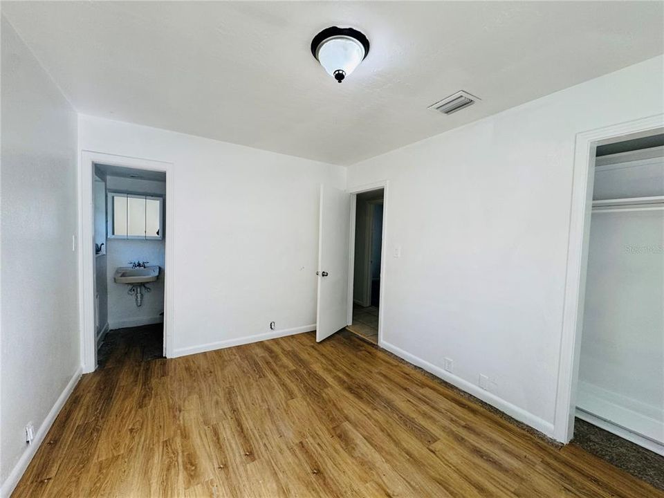 Activo con contrato: $279,000 (3 camas, 2 baños, 1161 Pies cuadrados)